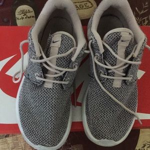 Girls Nike Roche One Size 3 , 3 youth